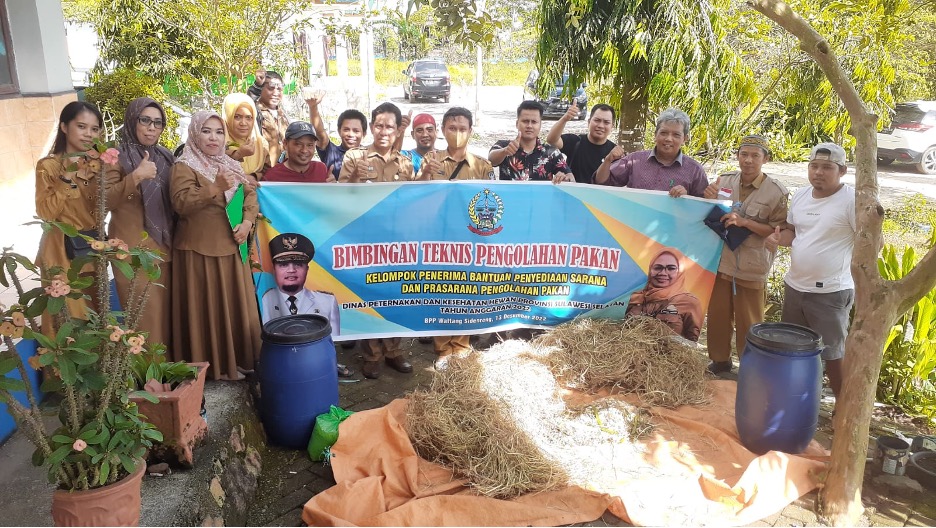 The Sentro Center for Research and Development carries out technical  guidance on feed processing in collaboration with the South Sulawesi Animal  Husbandry and Animal Health Office - Institute for Research and Community